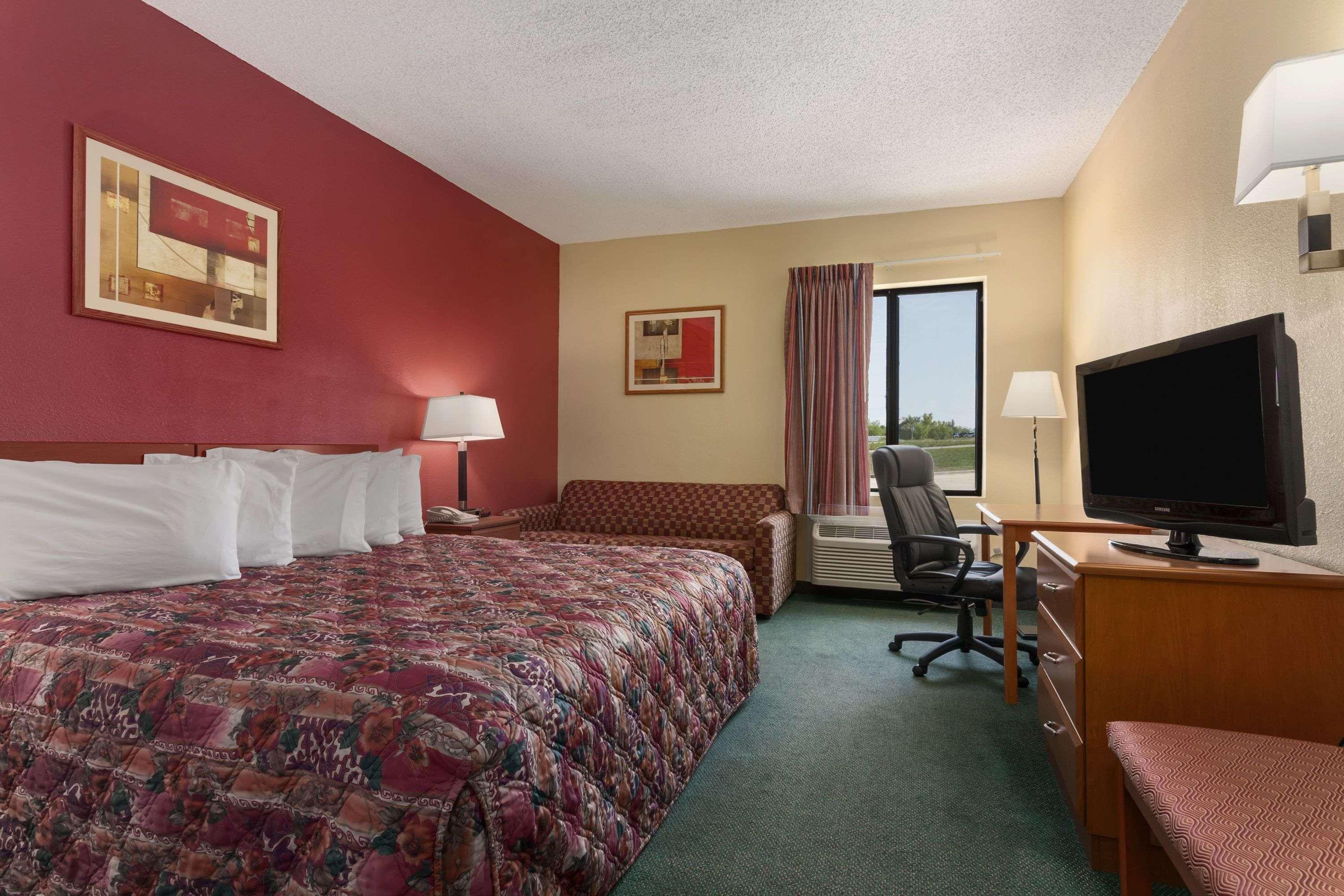 Days Inn By Wyndham Jefferson City Exterior photo