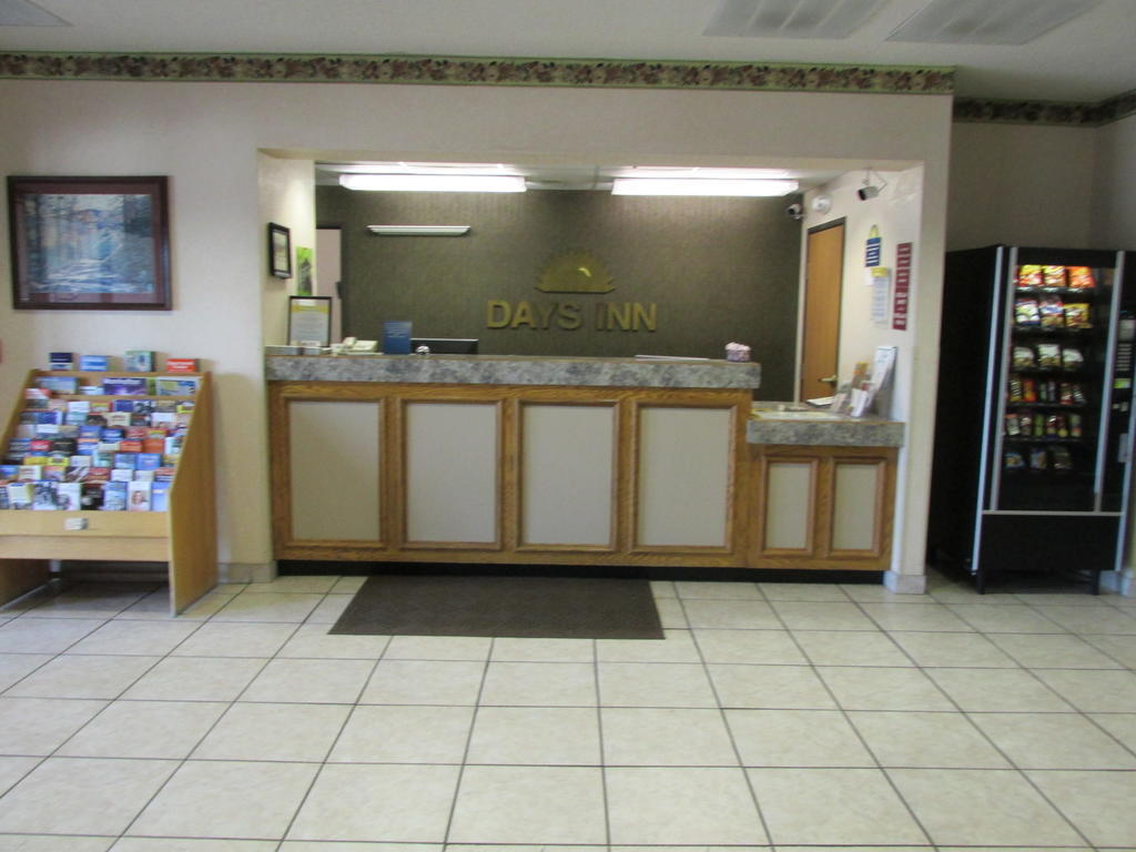 Days Inn By Wyndham Jefferson City Exterior photo